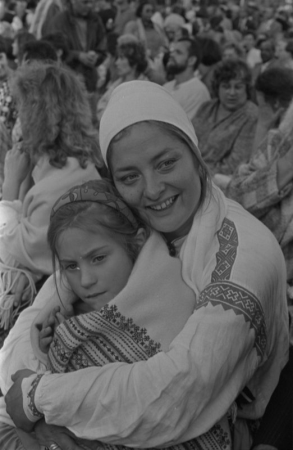 Virsdiriģente Lilija Zobens XXI Vispārējo latviešu Dziesmu un XI Deju svētku koncertā Mežaparka Lielajā estrādē