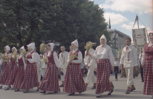 XXII Vispārējo latviešu Dziesmu un XII Deju svētku gājiens