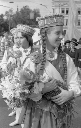 XVII Vispārējo latviešu Dziesmu  svētku gājiens