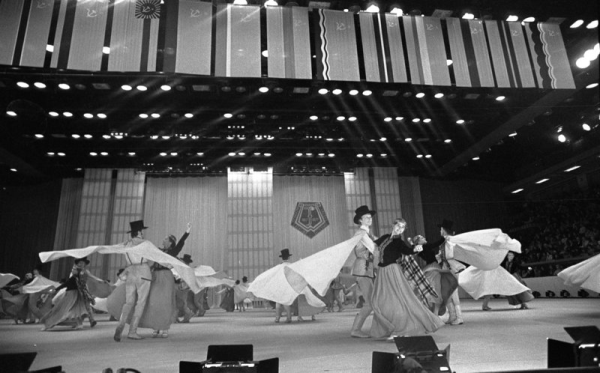 Deju kolektīvu koncerts Rīgas Sporta pilī XVII Vispārējo latviešu Dziesmu  svētku laikā