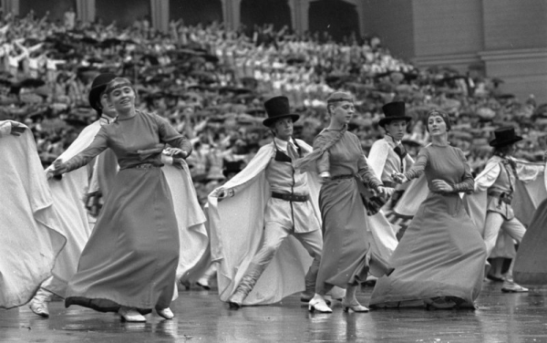 XVII Vispārējo latviešu Dziesmu  svētku koncerts Mežaparka Lielajā estrādē