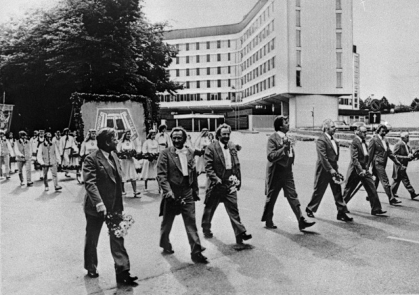 XVII Vispārējo latviešu Dziesmu  svētku gājiens