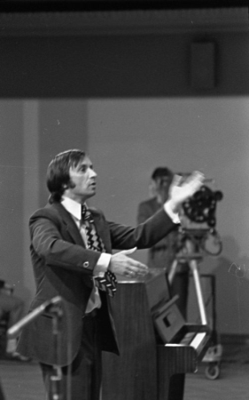 XVII Vispārējo latviešu Dziesmu  svētku diriģents Jānis Zirnis