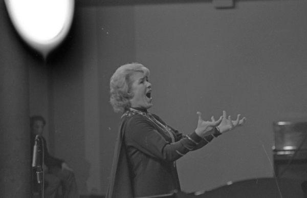 XVII Vispārējo latviešu Dziesmu  svētku diriģente Terēze Broka