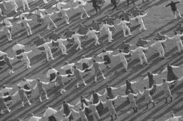 Deju kolektīvu uzstāšanās stadionā "Daugava" XVIII Vispārējo latviešu Dziesmu  un Deju svētku laikā