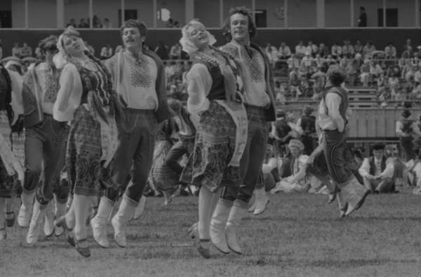 Deju kolektīvu koncerts stadionā "Daugava" XVIII Vispārējo latviešu Dziesmu  un Deju svētku laikā