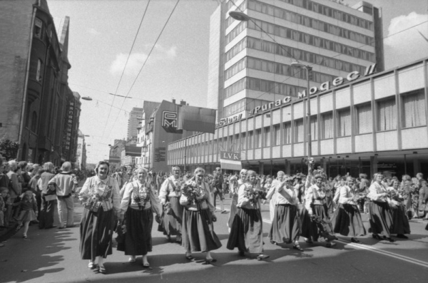 XVIII Vispārējo latviešu Dziesmu  un Deju svētku gājiens