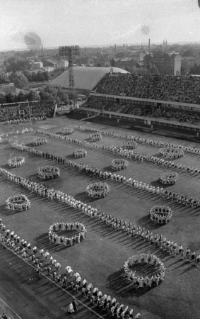 Deju kolektīvu koncerts stadionā "Daugava" XVIII Vispārējo latviešu Dziesmu  un Deju svētku laikā