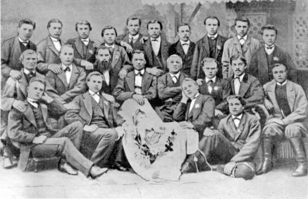 Vietalvas vīru koris ar diriģentu Juri Kalniņu