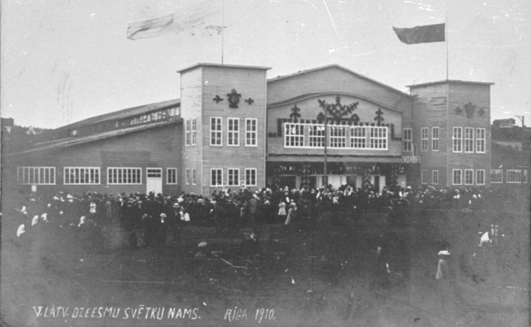 Dziesmu svētku koka svētku nams Rīgā