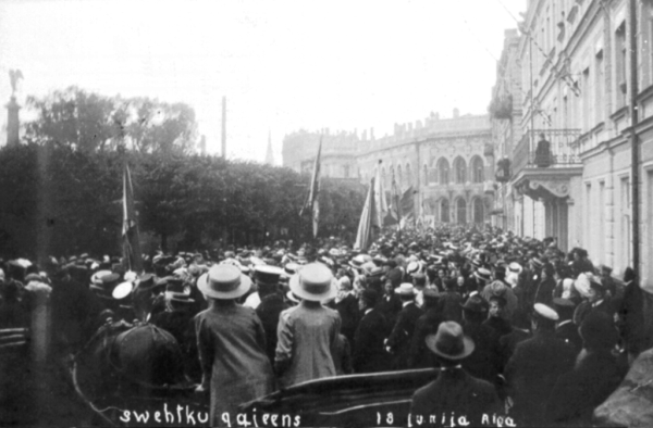 V Vispārējo latviešu Dziesmu svētku dalībnieku gājiens Rīgā