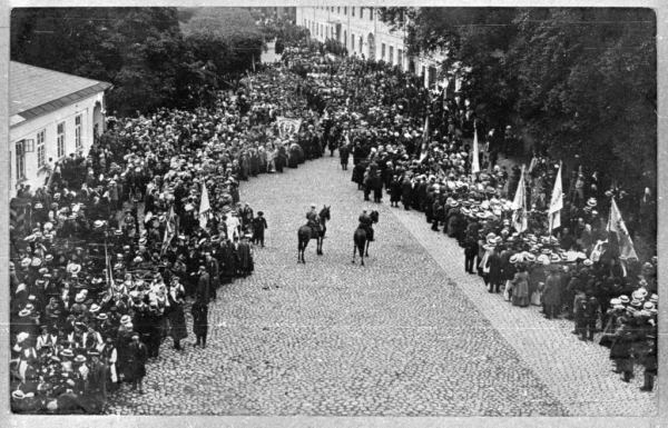 V Vispārējo latviešu Dziesmu svētku gājiens Rīgā