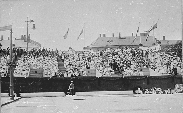 Dziesmu Svētku tribīnes