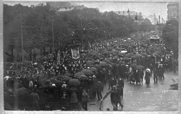 V Vispārējo latviešu Dziesmu svētku gājiens Rīgā