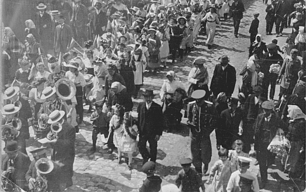 V Vispārējo latviešu Dziesmu svētku gājiens Rīgā