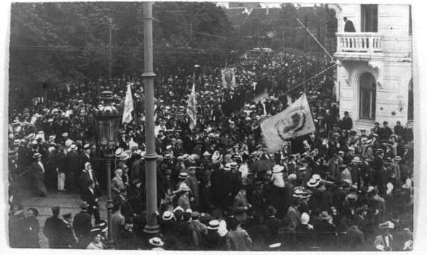 V Vispārējo latviešu Dziesmu svētku gājiens Rīgā