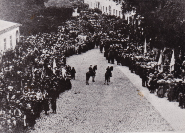 V Vispārējo latviešu Dziesmu svētku gājiens