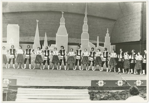 Ieva Adāviča. Citu tautu deja