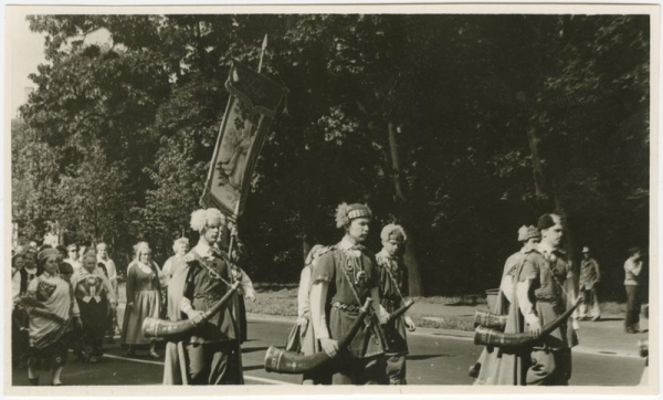 XIV Vispārējie latviešu dziesmu un deju svētki. Gājiens