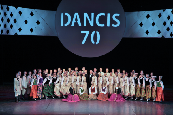 Latvijas Universitātes Tautas deju ansamblis Dancis