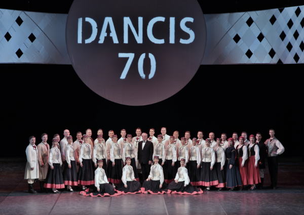 Latvijas Universitātes Tautas deju ansamblis Dancis