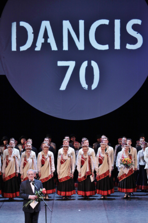 Latvijas Universitātes Tautas deju ansamblis Dancis