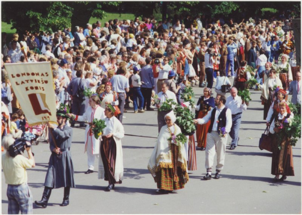 XXI Vispārējie latviešu dziesmu un XI deju svētki. Gājiens