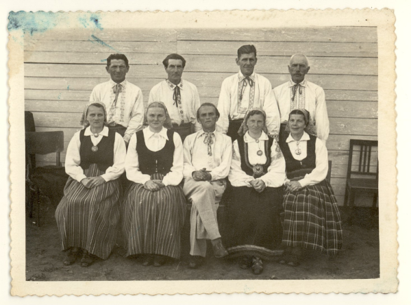 Veco ļaužu deju kolektīvs Sarkaņu ciemā