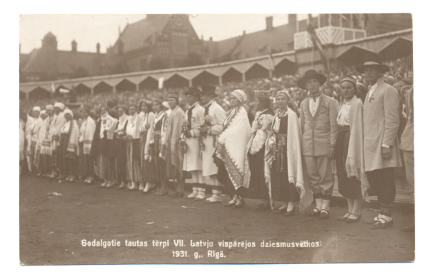 Godalgotie tautas tērpi VII Latvju vispārējos dziesmusvētkos