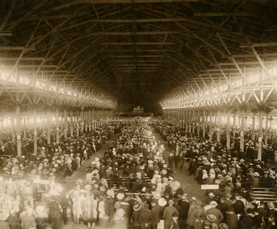 V Latviešu vispārējo Dziesmu svētku dziedātāji un klausītāji koncertā. 1910. gada 19. –21. jūnijs