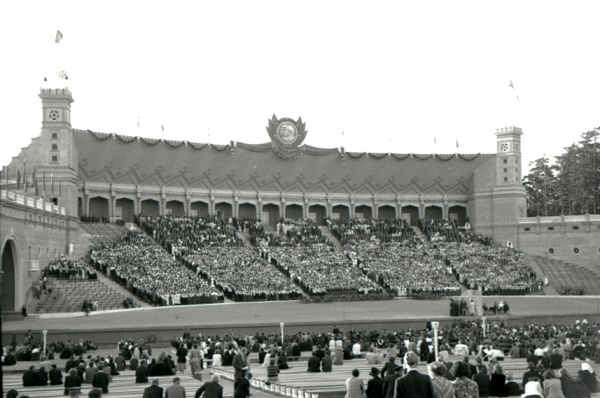 Padomju Latvijas XII Dziesmu un III Deju svētku koncerts jaunuzceltajā Mežaparka estrādē Rīgā