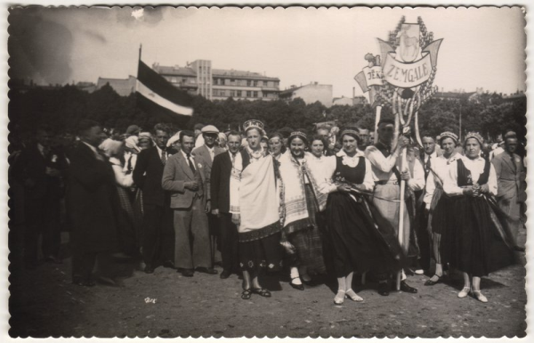 IX Vispārējo latviešu dziesmu svētku dalībnieki. Zemgale