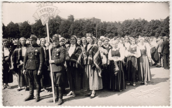 IX Vispārējo latviešu dziesmu svētku dalībnieki. Tukums