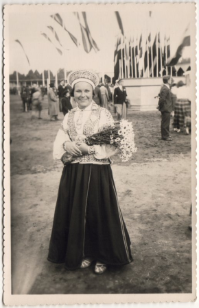 IX Vispārējo latviešu dziesmu svētku dalībniece