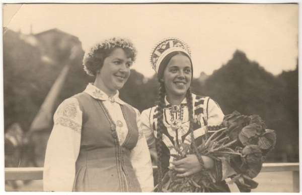 Dziesmu svētku dalībnieces