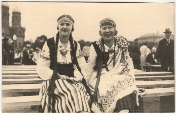 Dziesmu svētku dalībnieces