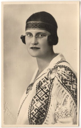 Dziesmu svētku dalībniece