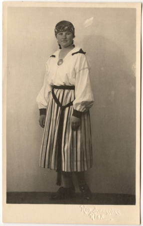 Dziesmu svētku dalībniece