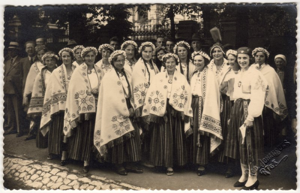 Dziesmu svētku dalībnieces