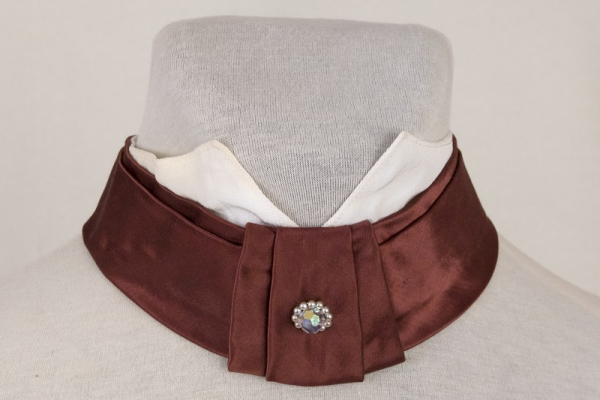 KRAVATE, virsdiriģenta tērpa daļa, 1973