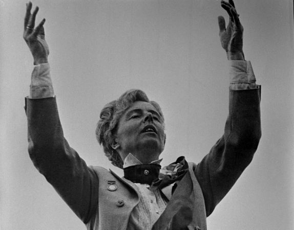 Dziesmu svētku virsdiriģente Ausma Derkevica