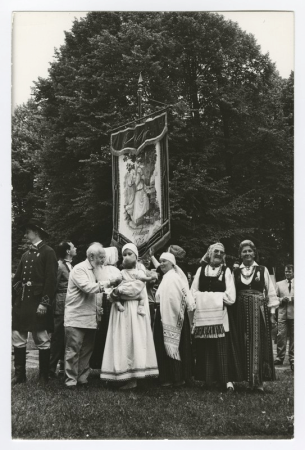 Grupas foto. XX Vispārējo latviešu dziesmu svētku un X Deju svētku dalībnieki