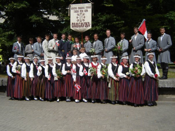 Kanādas Daugavas Vanagu deju grupa "Daugaviņa"