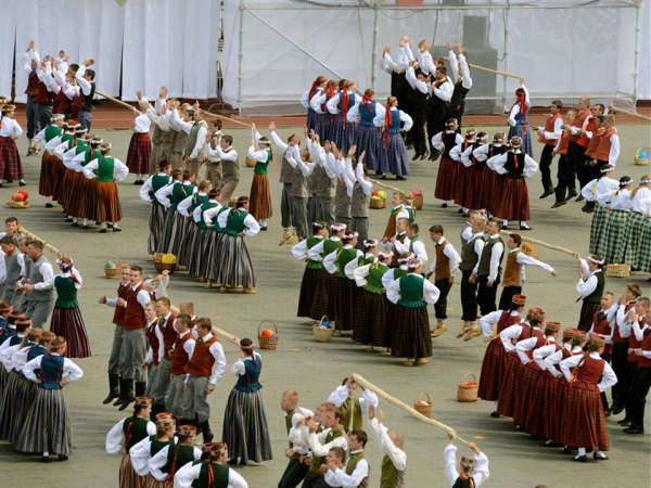 Ko man dosi, Liela diena? : deja