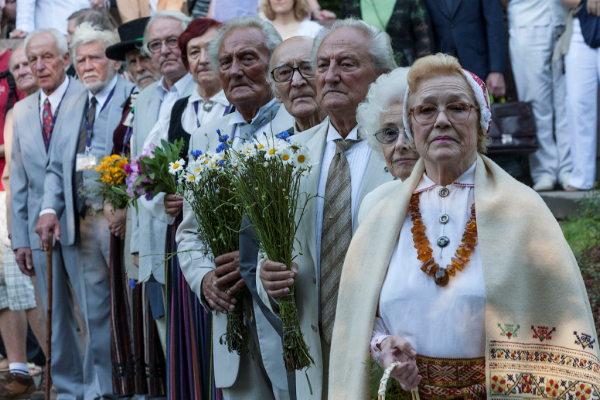 XXIV Vispārējie latviešu dziesmu un XIV deju svētki. Virsvadītāju un virsdiriģentu godināšana