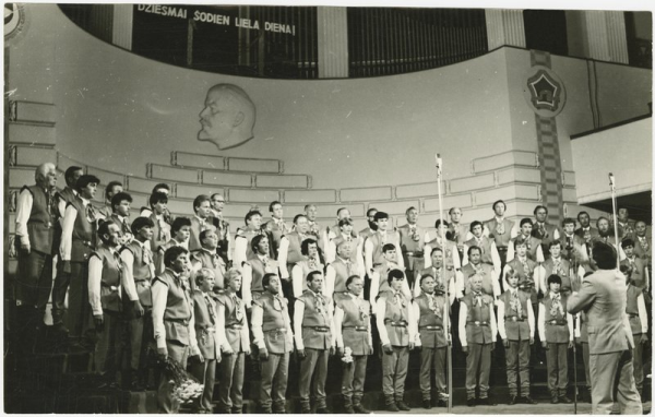 XIX Vispārējie latviešu dziesmu un deju svētki. Dziesmu karš