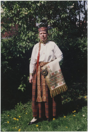 Lilitas un Anitas Rašmaņu darinātais Kruspils (Līvānu) tautastērps