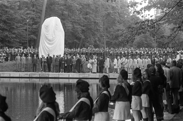 Dziesmu svētku simtgade : XVI Dziesmu svētki. Dziesmu svētku parka atklāšana