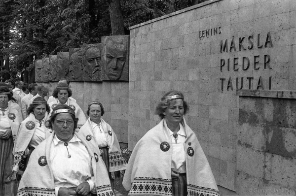 Dziesmu svētku simtgade : XVI Dziesmu svētki. Dziesmu svētku parkā