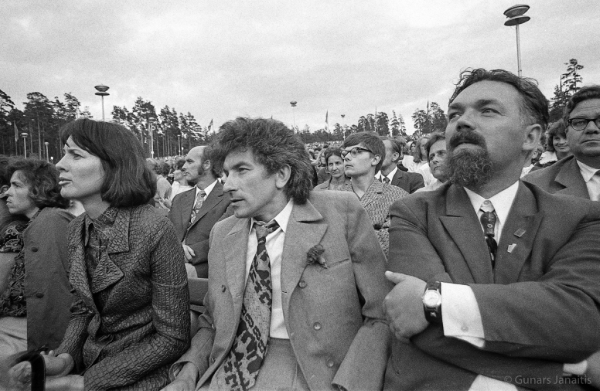 Dziesmu svētku simtgade : XVI Dziesmu svētki. Ausma Kantāne un Imants Ziedonis